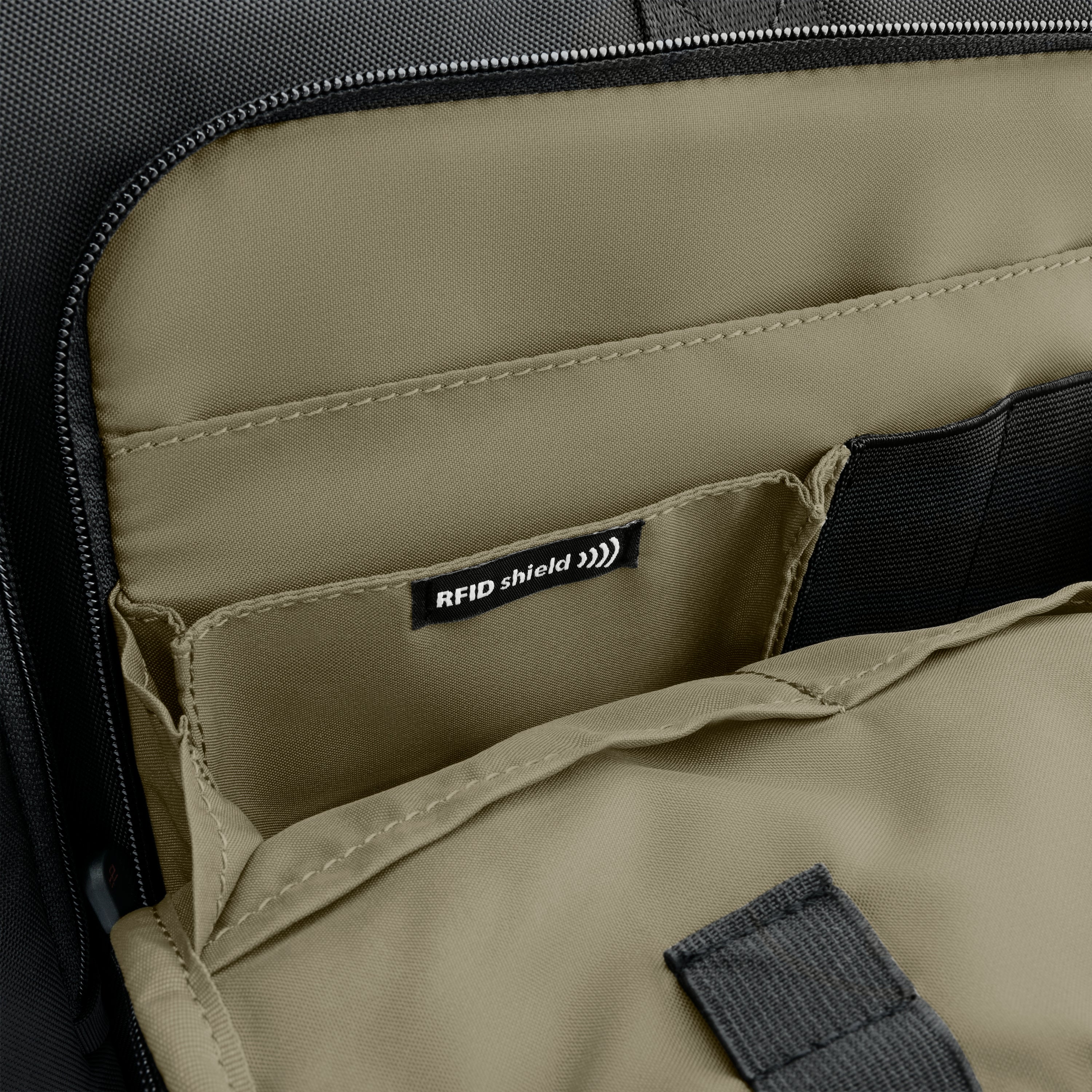 HTA MEDIUM EXPANDABLE BRIEFCASE