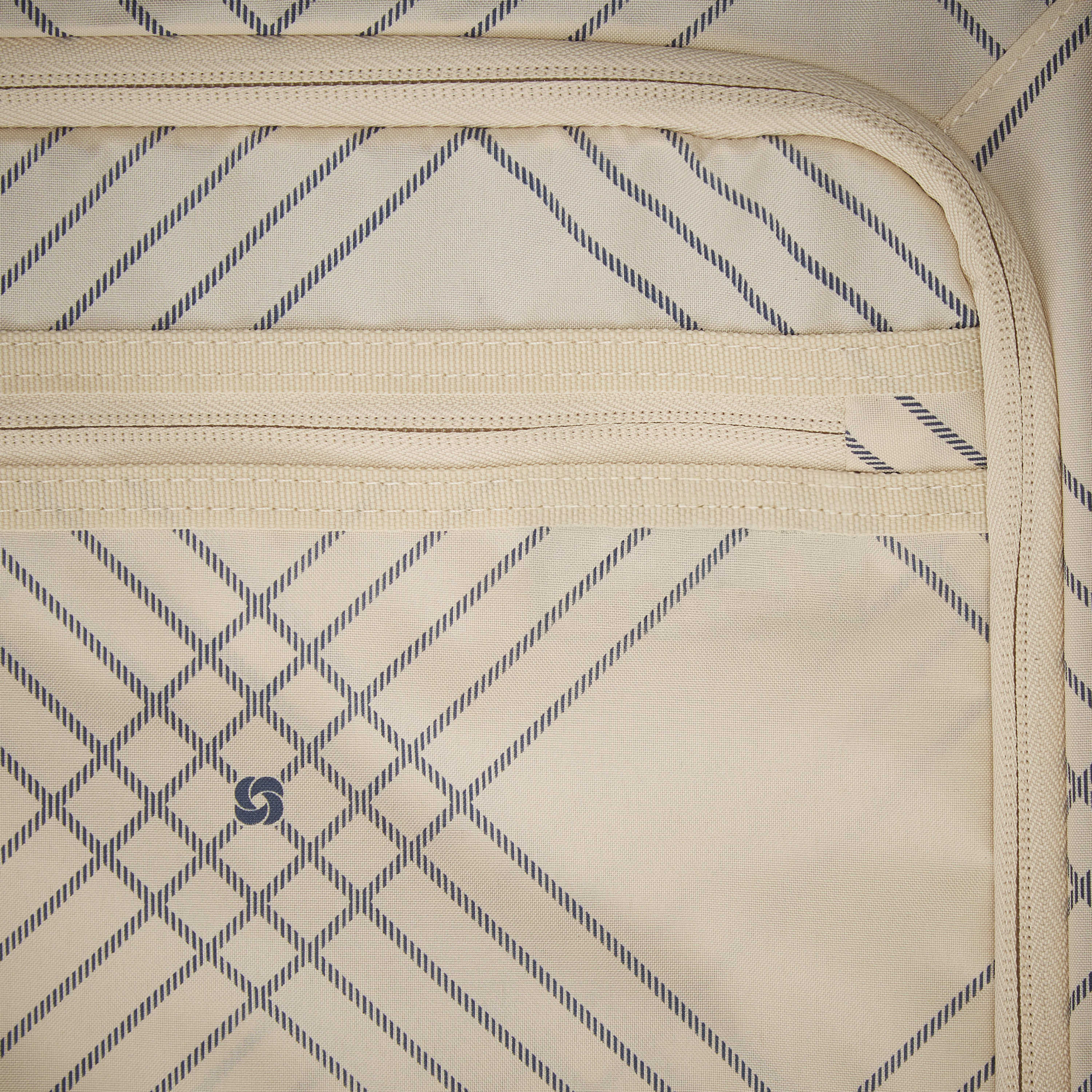 VIRTUOSA SPINNER CARRY-ON