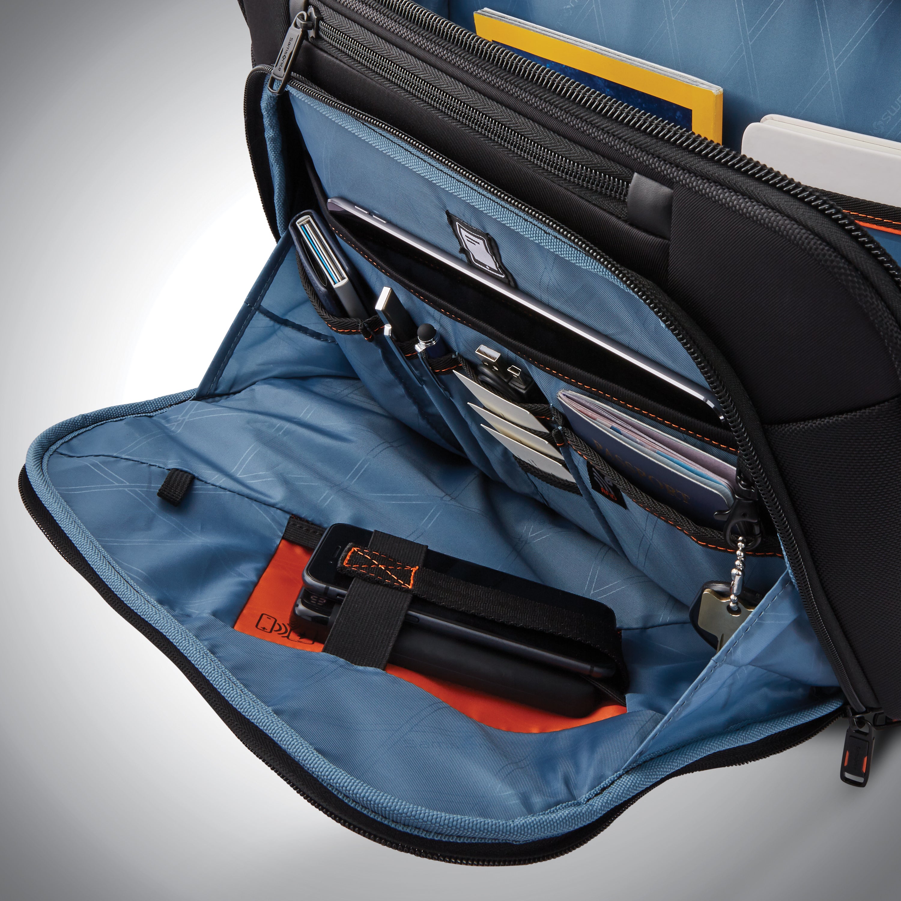 SAMSONTIE PRO MOBILE OFFICE (15.6")
